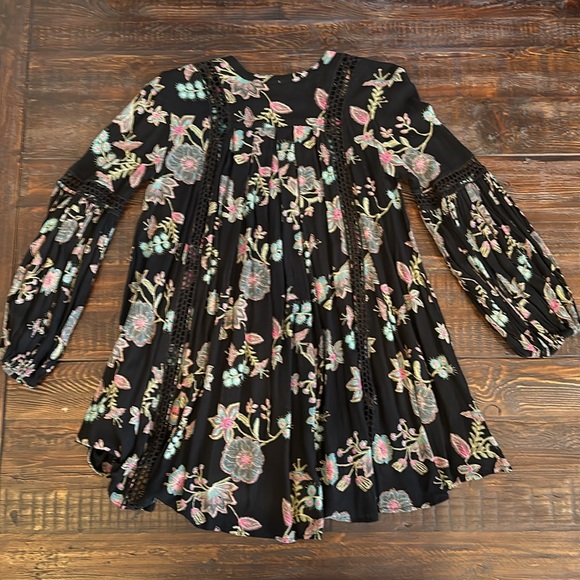 Free People. Size: Extra Small - Picture 4 of 4